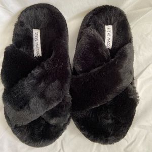STEVE MADDEN FURRY SLIPPERS